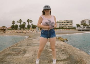 No bra video